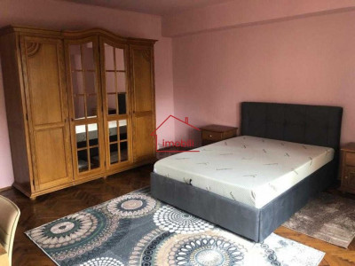 Oferim spre vanzare  apartament cu 3 camere Central