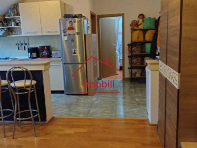 Oferim spre vanzare apartament cu 2 camere situat in cartierul Zorilor