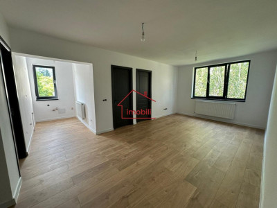 Apartament cu 3 camere decomandate, in Plopilor