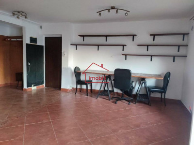 oferim spre vanzare apartament cu 3 camere