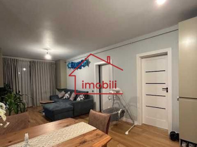 Vanzare apartament 3 camere, etaj 5, cartierul Intre Lacuri