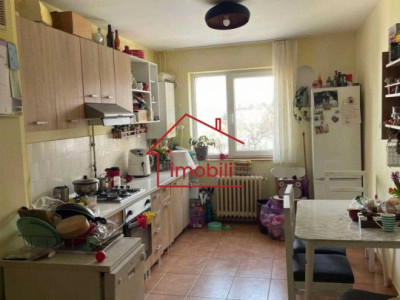 Vanzare apartament 3 camere decomandate, etaj 3, 2 balcoane, Manastur
